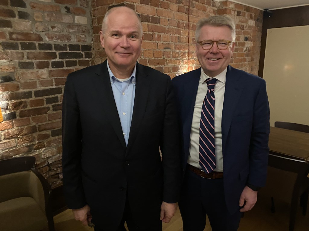 Aamiaisseminaarin puhujat Jarmo Lindberg ja Jyri Häkämies